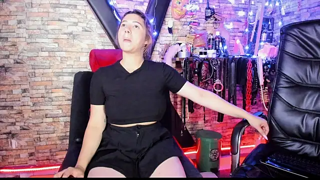 Liltildeman_moon webcam