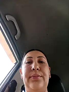 you-kitty2025 - You-kitty2025's free webcam