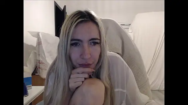 BarbieBlondieGirl webcam