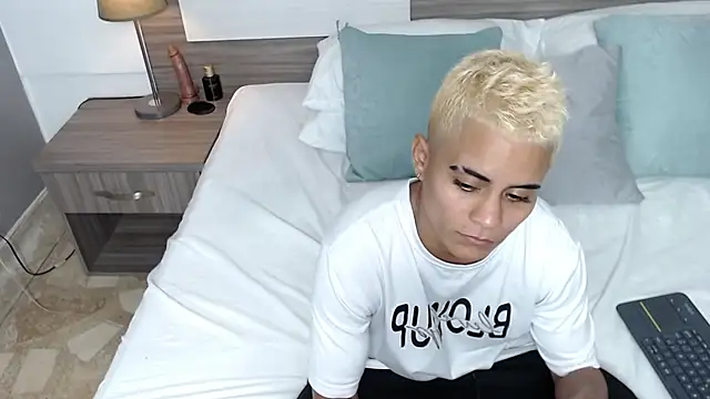 Liiamthompson webcam