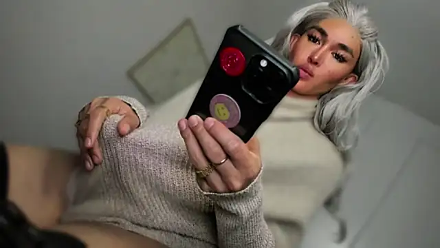 TheQueenNextDoor webcam