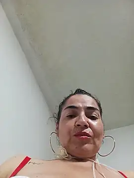 Webcam Model (MaryRoze_)  is live.Free join now!