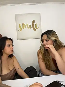 Antonella_Julieta webcam