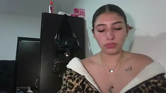 AliceTeenager___ webcam