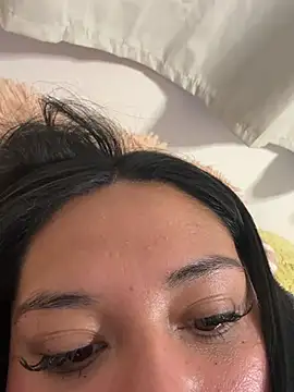 Nailealipsglossy webcam