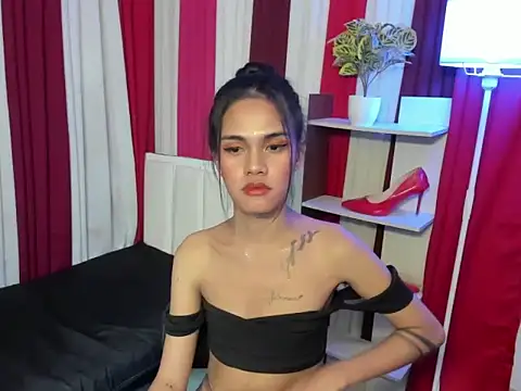 PetiteHugecockTs webcam