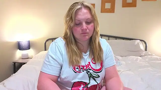 phatassblond - PhatAssBlond's free webcam