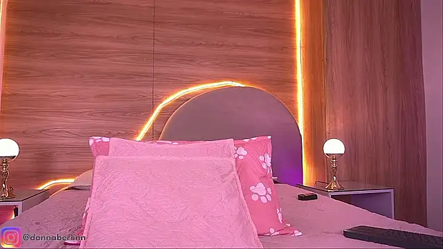 danna_berlin_ - Danna_berlin_'s free webcam