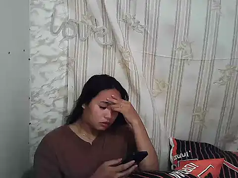 BestCausinEVER2324 webcam