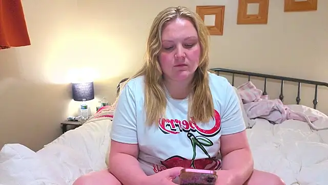 phatassblond - PhatAssBlond's free webcam - UK Sex Cams