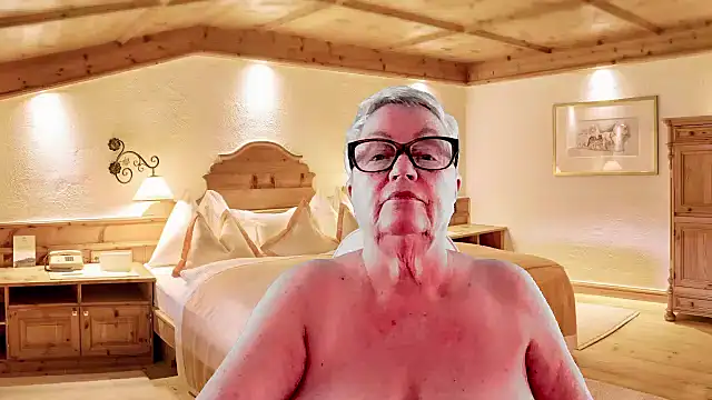 Mystery-Grandmother webcam