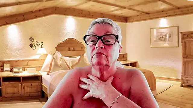 Mystery-Grandmother webcam