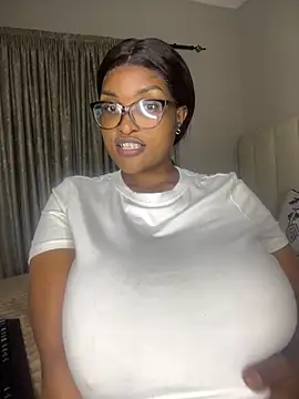 Bustygoddess32 webcam