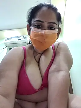 Webcam Model (diyam4002)  is live.Free join now!