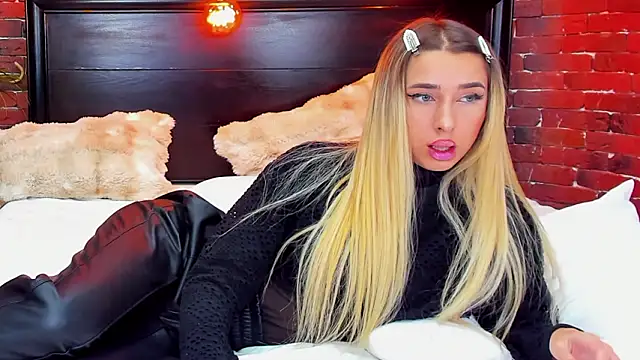 ChristynaRoss webcam