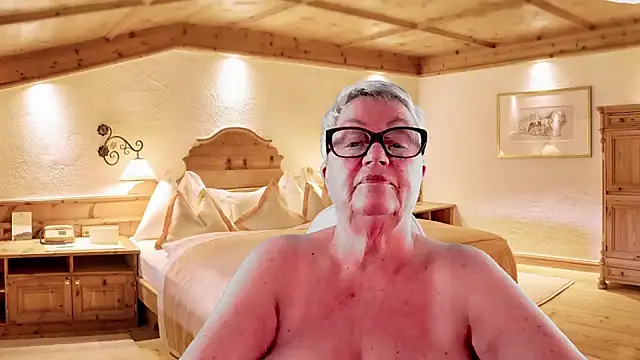 Mystery-Grandmother webcam