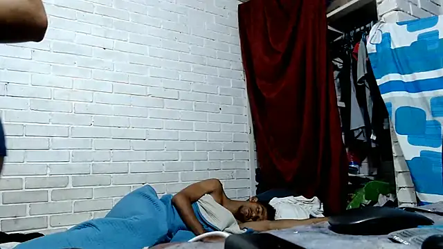 valeriaswang_Lucas webcam