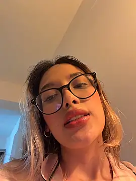 saliha_pinky_ webcam