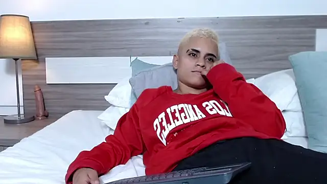 Liiamthompson webcam