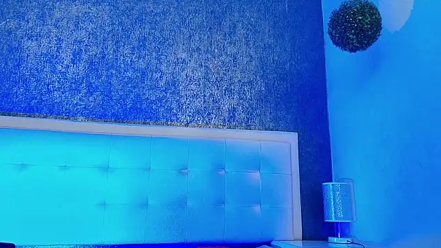 Cloeandtyfanny webcam