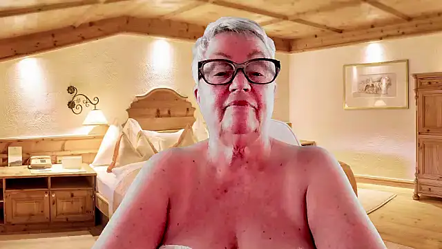 Mystery-Grandmother webcam