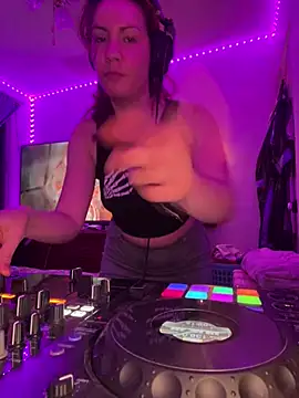 Nina-Chick777 webcam