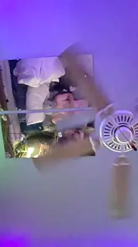 Hotredheadandtoungelasher webcam