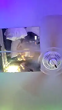 Hotredheadandtoungelasher webcam