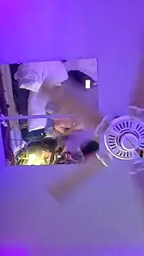 Hotredheadandtoungelasher webcam