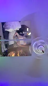 Hotredheadandtoungelasher webcam