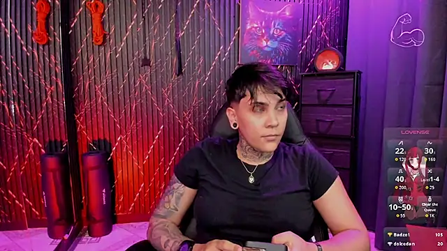 zhoestrong - ZhoeStrong's free webcam - UK Sex Cams