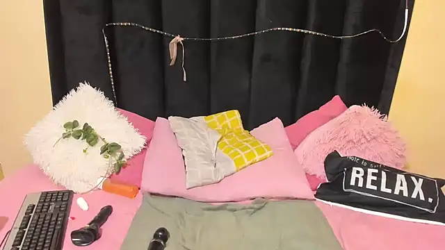 AmazingDarkDoll webcam