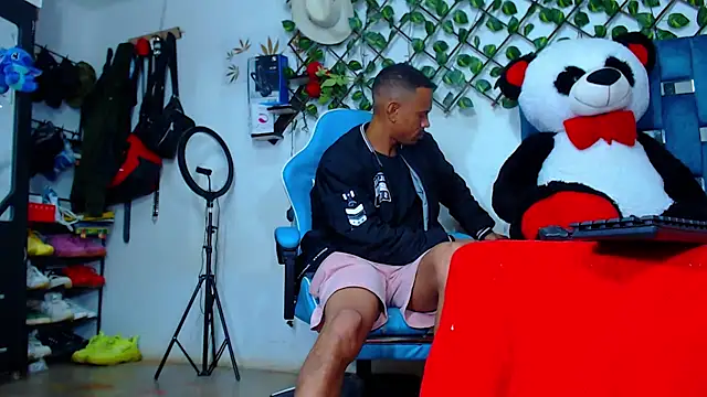 black_latin23cm webcam