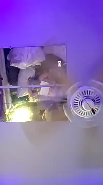 Hotredheadandtoungelasher webcam