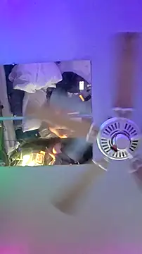 Hotredheadandtoungelasher webcam