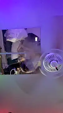 Hotredheadandtoungelasher webcam