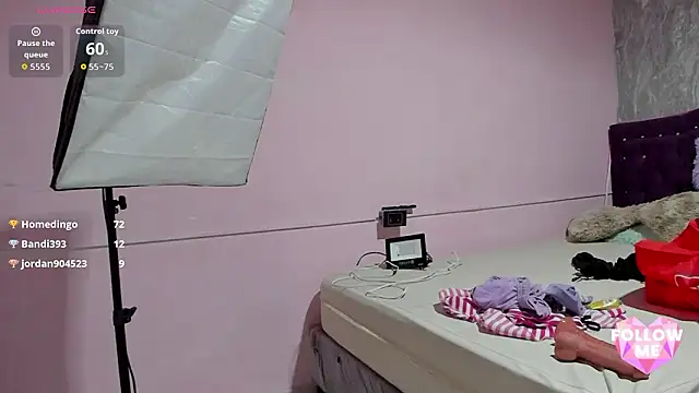 Lauren_smiles webcam