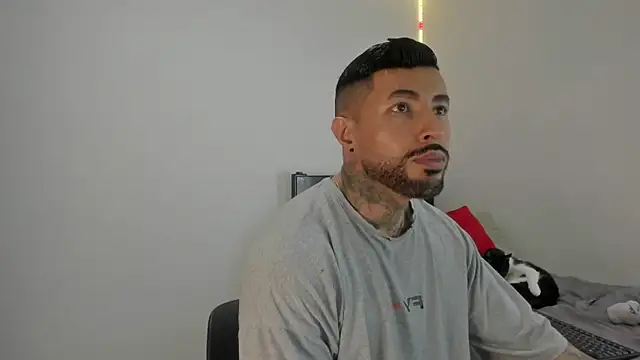 andrea_de_lucaa webcam