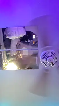 Hotredheadandtoungelasher webcam