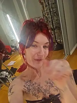YourFavCanadianMILF webcam