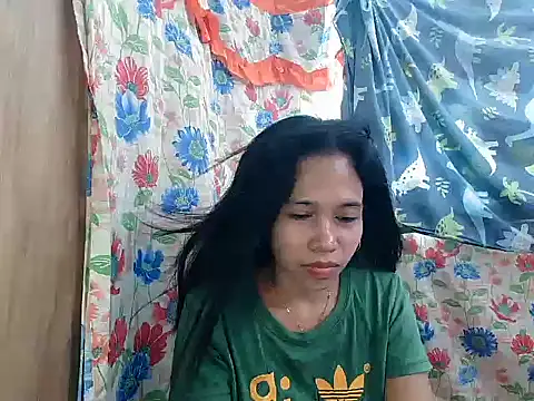 PinaySkinnyGirl webcam
