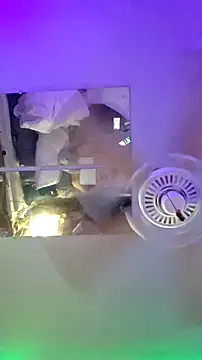 Hotredheadandtoungelasher webcam