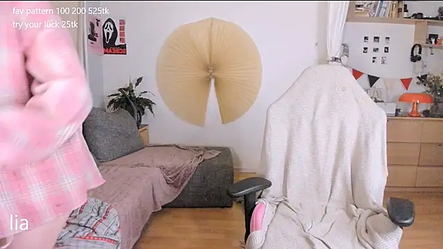 lil_lia - Lil_lia's free webcam - UK Sex Cams