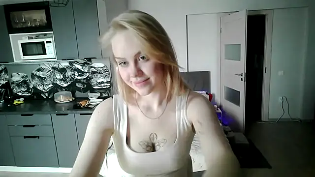 LunaPeony webcam