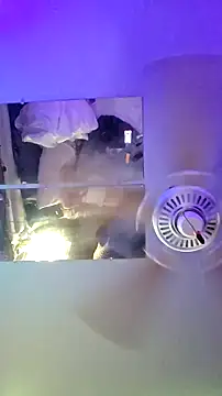 Hotredheadandtoungelasher webcam