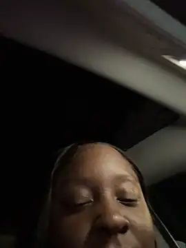 Webcam Model (Insultedbalceni) is live