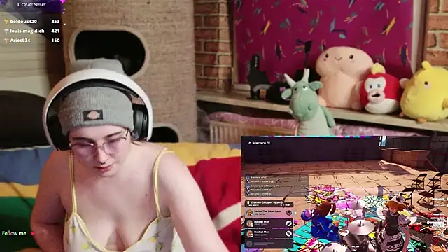 GamerGirl_Eve's room