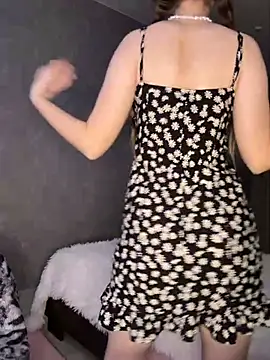 Webcam Model (Holy_Poly) is live