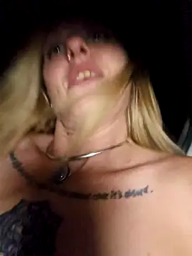 SheIsSomething webcam