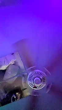 Hotredheadandtoungelasher webcam